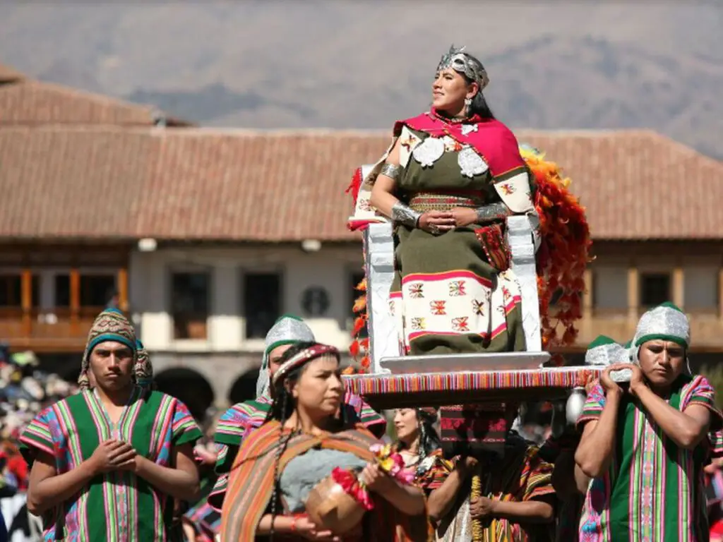 Quiénes eran los amautas en el imperio inca